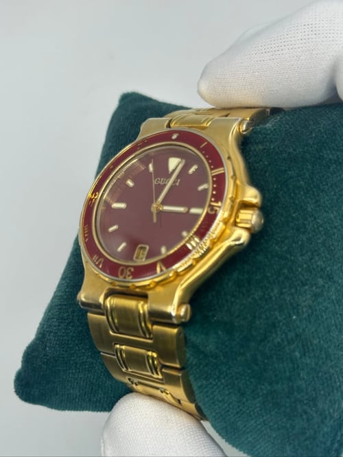 Image of Rare Vintage 1980's Gucci All Gold Burgundy Dial 9800M 