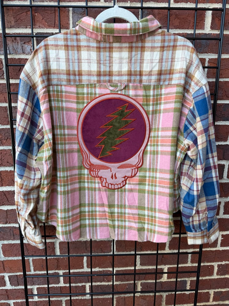Image of Size SM oversized cropped flannel 2