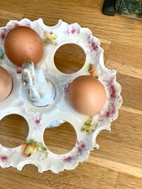 Image 4 of Ancien oeufrier en porcelaine