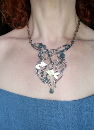Golden fishes necklace 