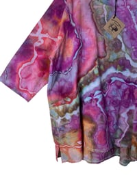 Image 4 of 1XL Cotton Pocket Forager Top in Rio Geode Ice Dye