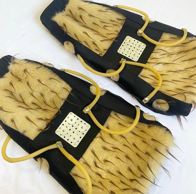 unidentified #000 furry legwarmers