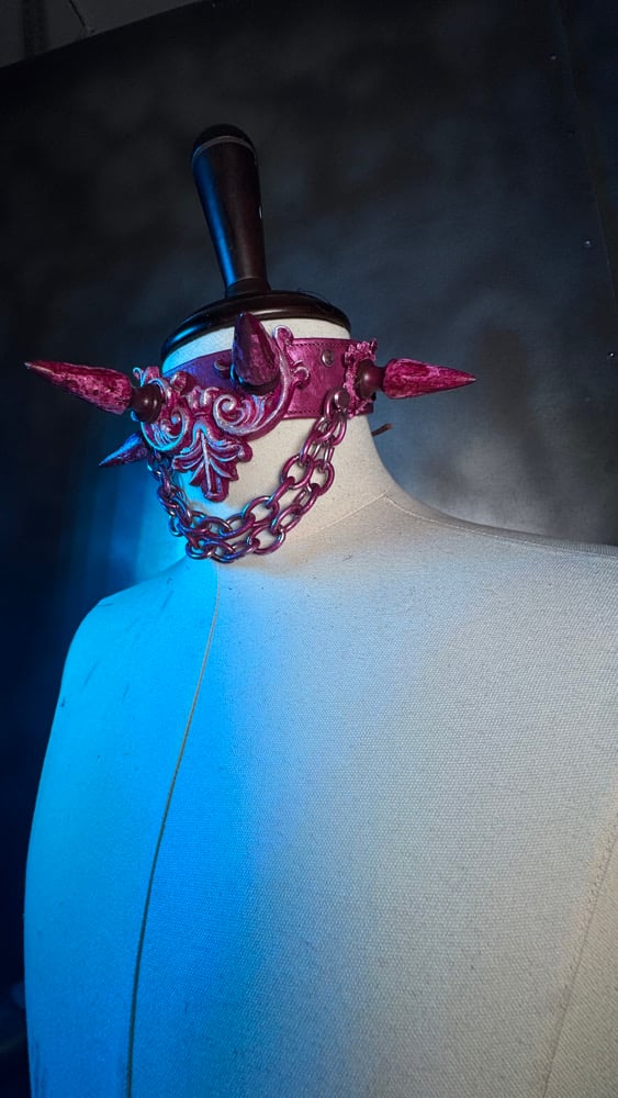 Pink Baroque Claw Choker