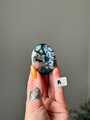 MOSS AGATE WORRY STONES