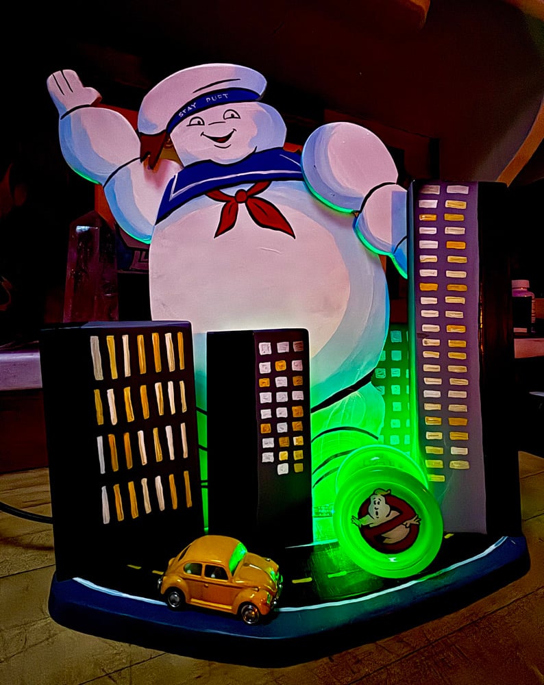 Image of Ghostbusters Duncan GLOW Freehand One with Stay Puft City Display