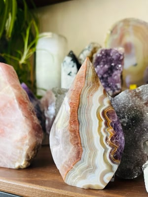 Image of Mexican amethyst tear drop standing