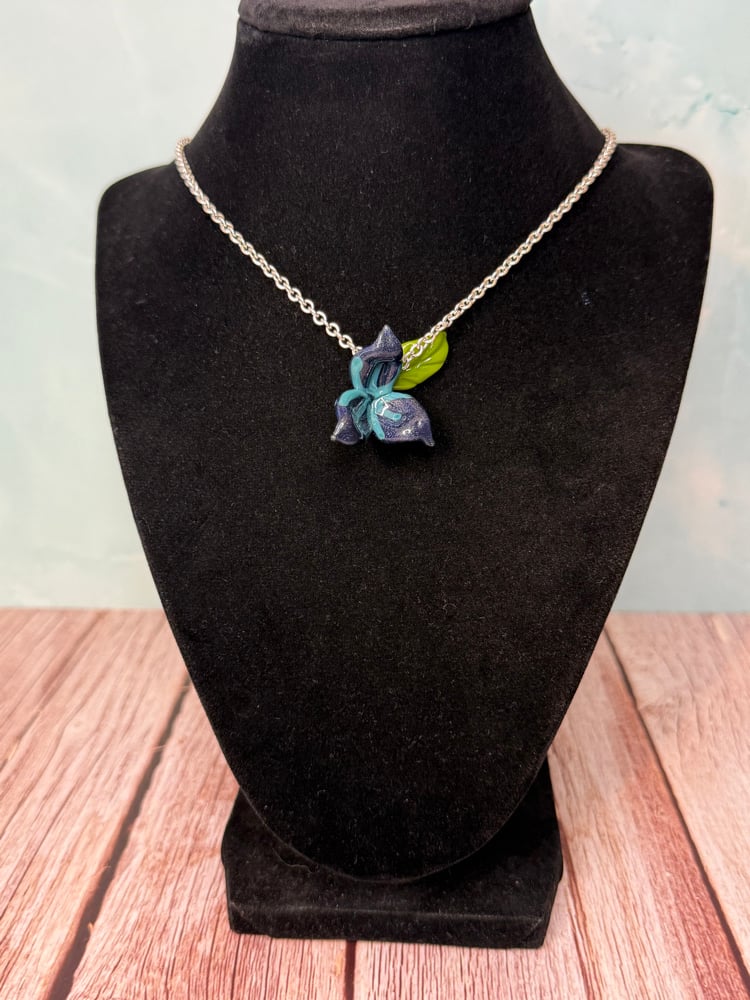 Image of Three Petaled Flower Pendants