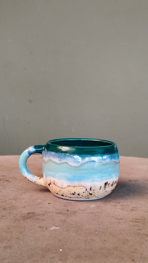 Image of Ombak Round Mug