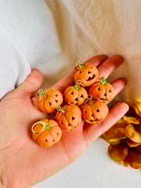 Image 3 of Jack-o-lanterns (hollowed and carved) 