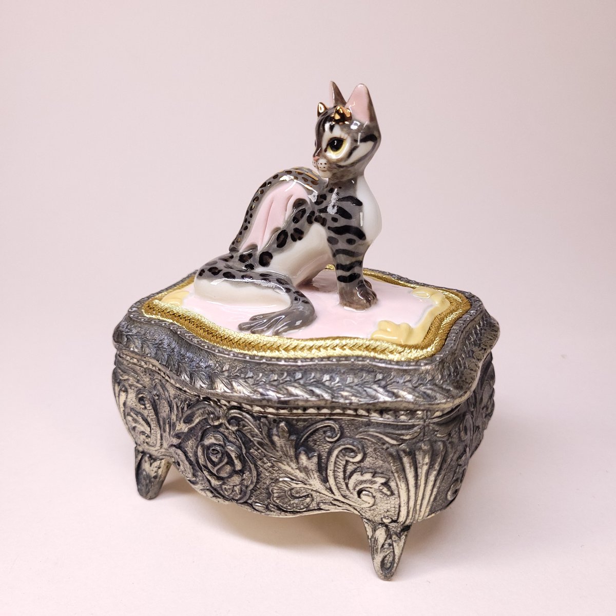 Image of  Porcelain Bengal Dragon Large Trinket Box