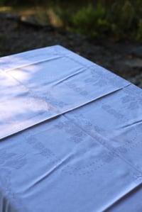 Image 5 of 1 Tischdecke mit Hohlsaum und Chrysantemen, 140x160cm