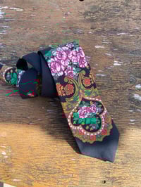 Image 8 of GRAVATA NEGRA. Feita a man. 