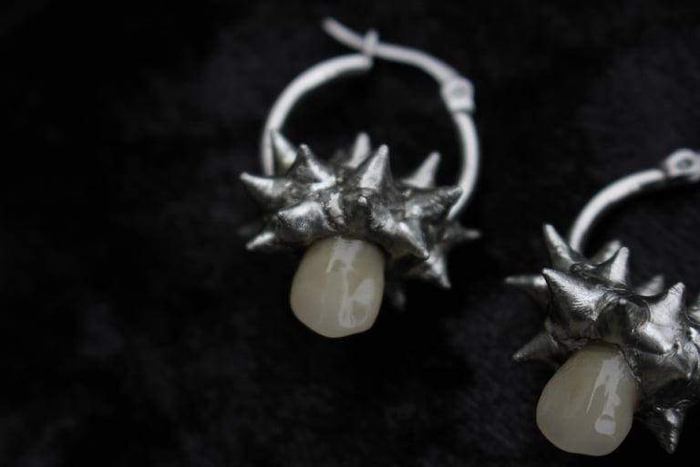 Dead Good spikey dentures earrings Image 7