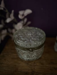 Image 2 of Grande boite à bijoux en  cristal et laiton, début 1920-30