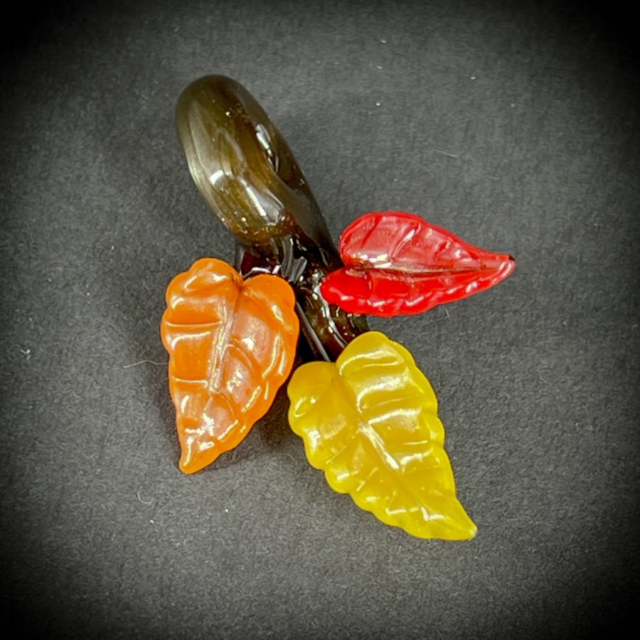 Image of Fall Fades 2025 Leaf Vine Pendant 9