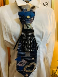 Classy “VL” Tie Necklace