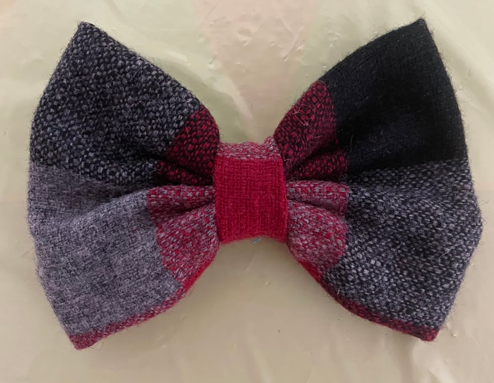 Wool bow