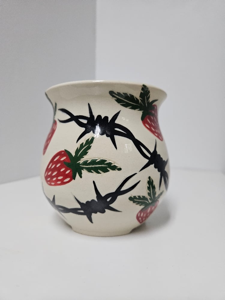 barbed strawb planter (2)