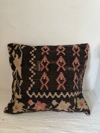 Image 2 of Le coussin kilim vintage