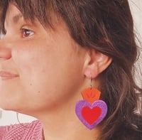 Image 5 of Boucles d'oreilles en cuir upcyclé "Cœur Sacré"