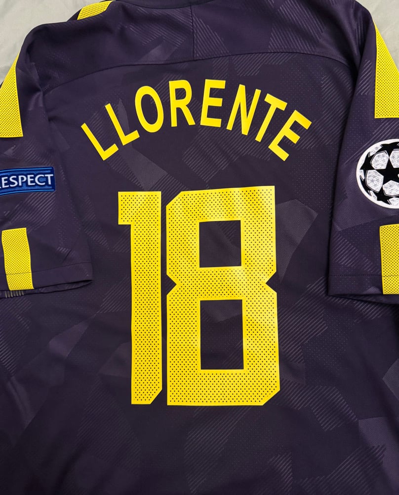Image of PRE ORDER: Tottenham Hotspur “LLORENTE 18” 2017/18 Third Shirt + UCL patches (XL)
