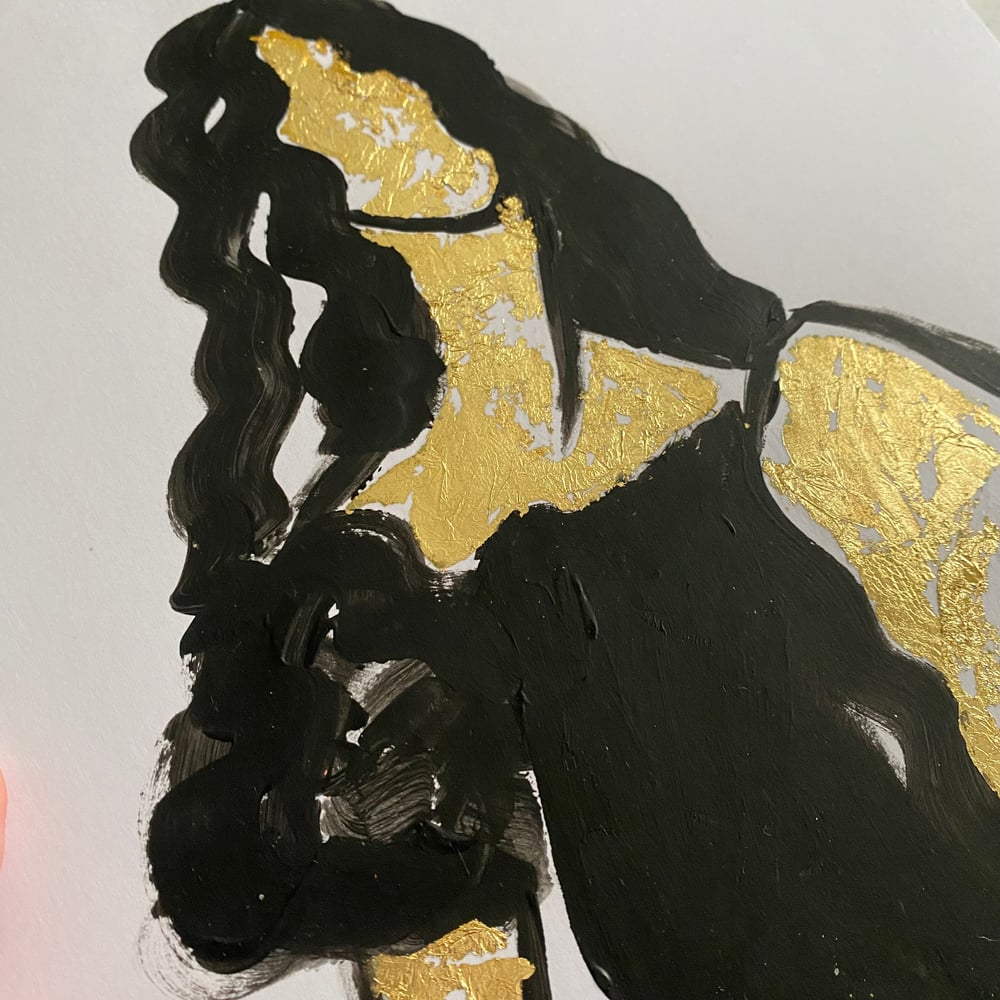 Image of Lady in gold 
