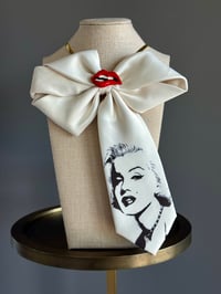 Image 2 of Kiss Me, Darling