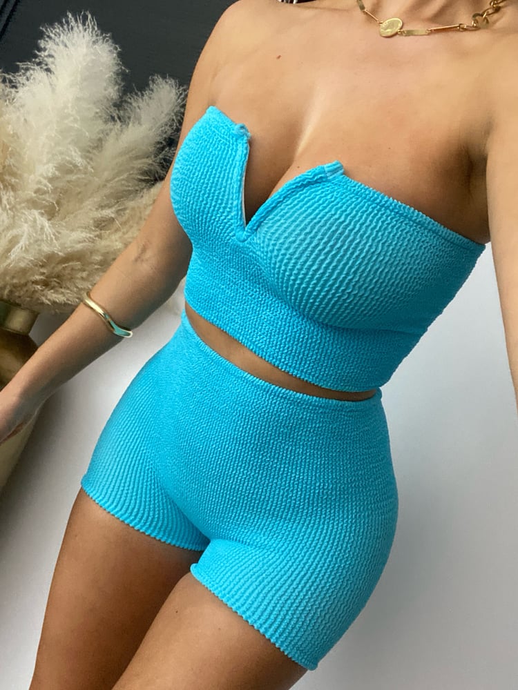 Image of V Wire Boob Tube Crinkle Co-Ord In Neon Blue