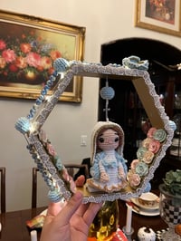 Image 5 of Crochet Virgen la Milagrosa Rosario en Aro 🩵