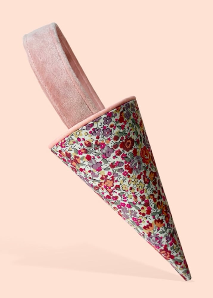 Image of Emma & Georgina (pipe)