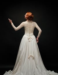 Image 3 of 1950s Graceful Beauty