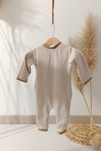Image 3 of Photoshooting boys romper Fabio | 0-3 months | 3-6 months | beige