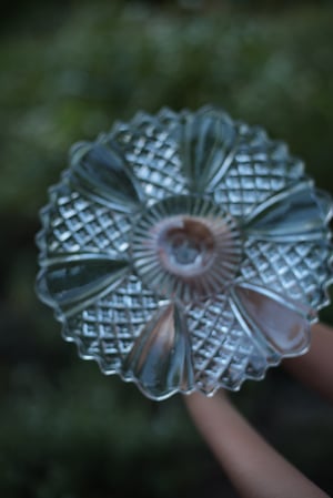 Image of Mittelgrosse  Kuchenplatte (Durchmesser ca  25cm)  Glas, mit Fuss