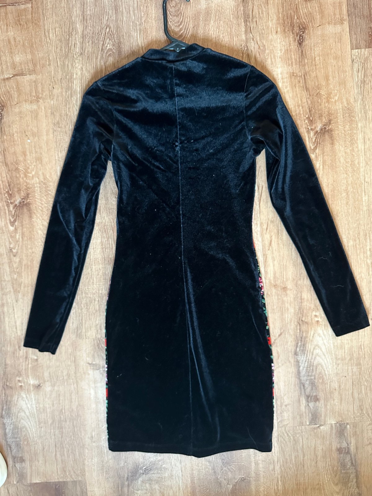 H&m black 2025 velvet dress