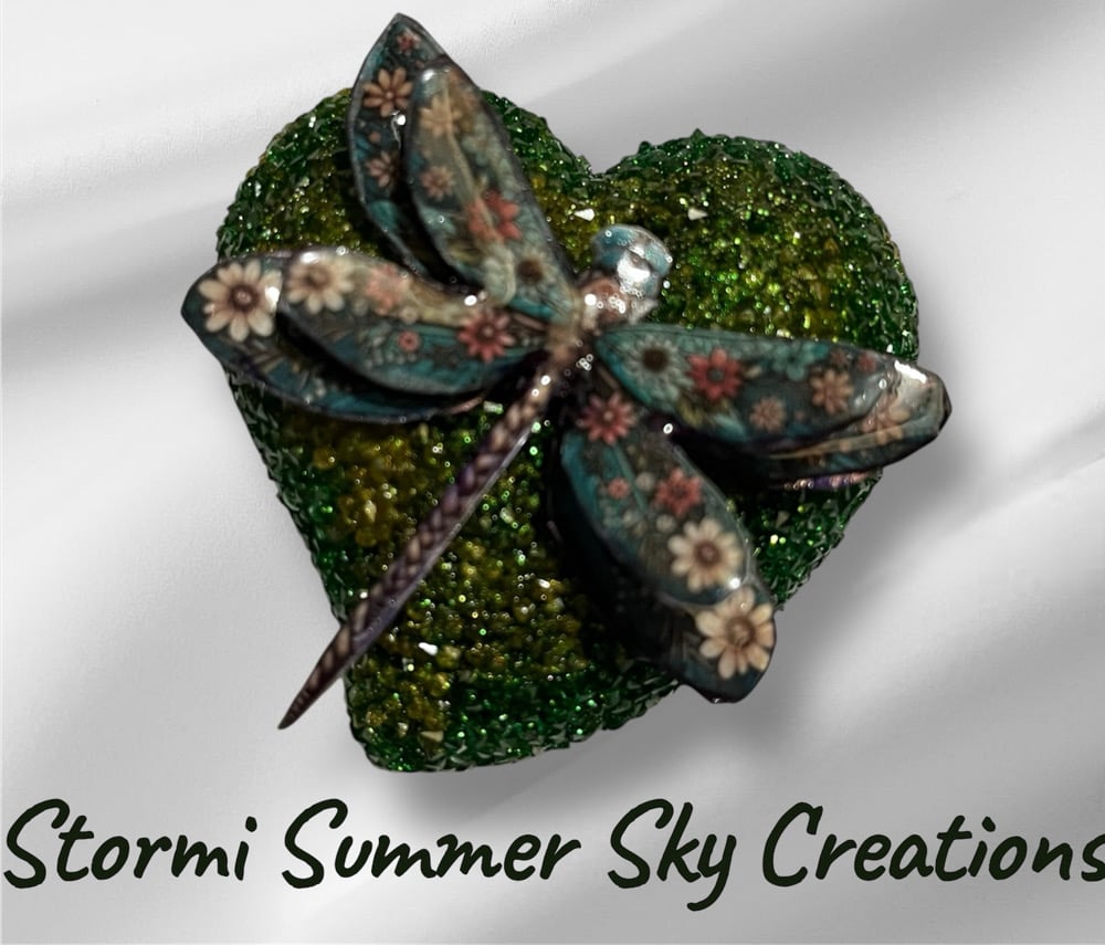 Image of Thick Crystal style Heart with Dragonfly