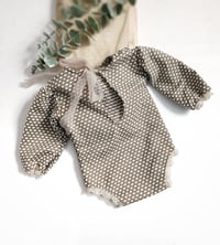 Image 4 of Newborn bodysuit for photoshoots |Martella | neutral brown | dots
