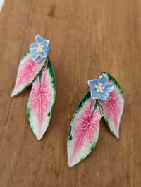 Image 2 of Boucles d'oreilles feuilles pothos 