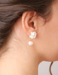 Image 2 of Pendientes biznaga y perlita 