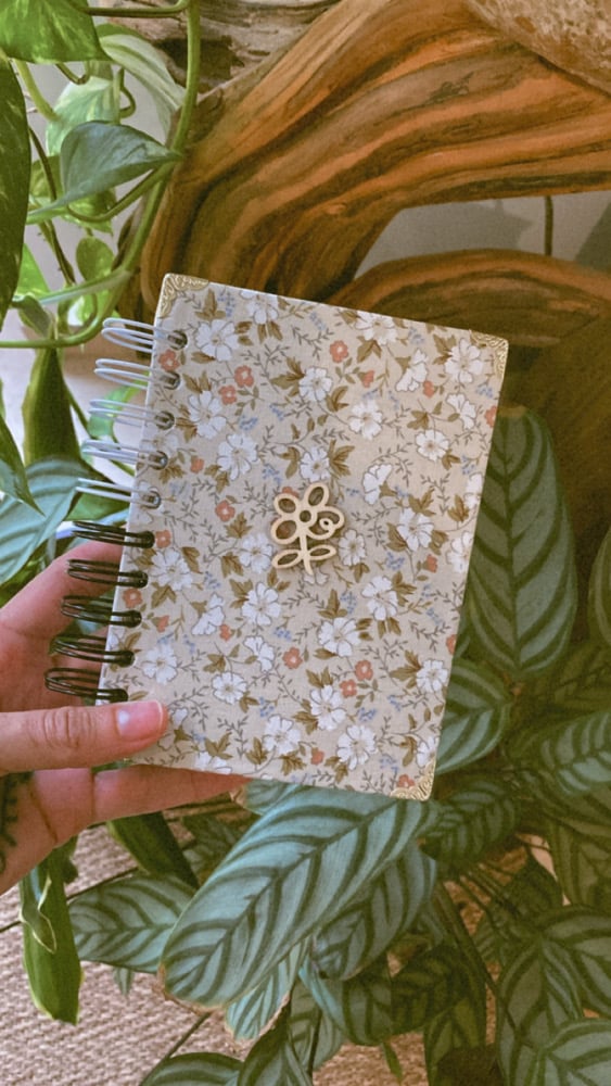 Image of libreta apuntes flores