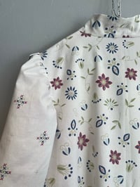 Image 10 of Ella dress in white with flowers (l)