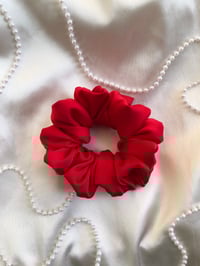 Image 6 of SCRUNCHIE OVERSIZED + STANDARD INTENSE RED