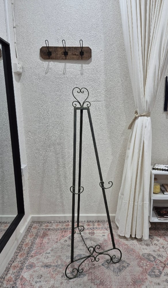 Image of Floor Easel. vintage look.