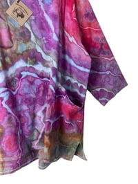 Image 3 of 1XL Cotton Pocket Forager Top in Rio Geode Ice Dye