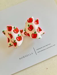 apple bow 