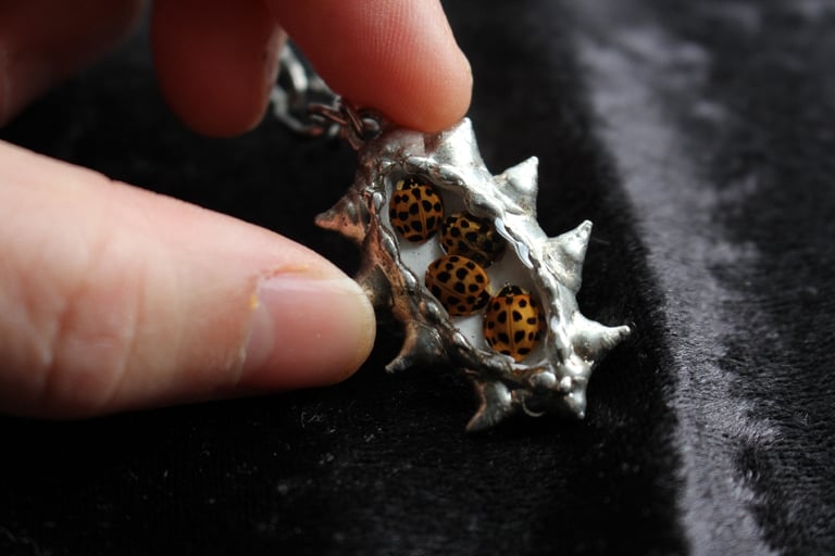 dead good ladybirds spiky necklace Image 10