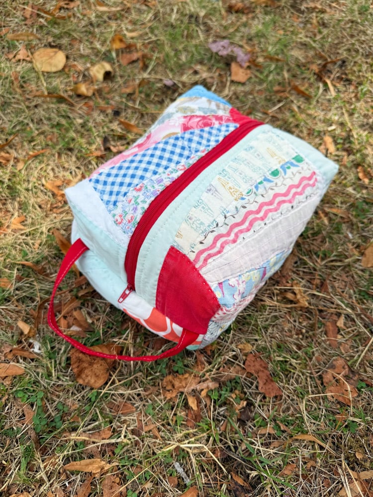Image of Medium Zipper Pouch — 04