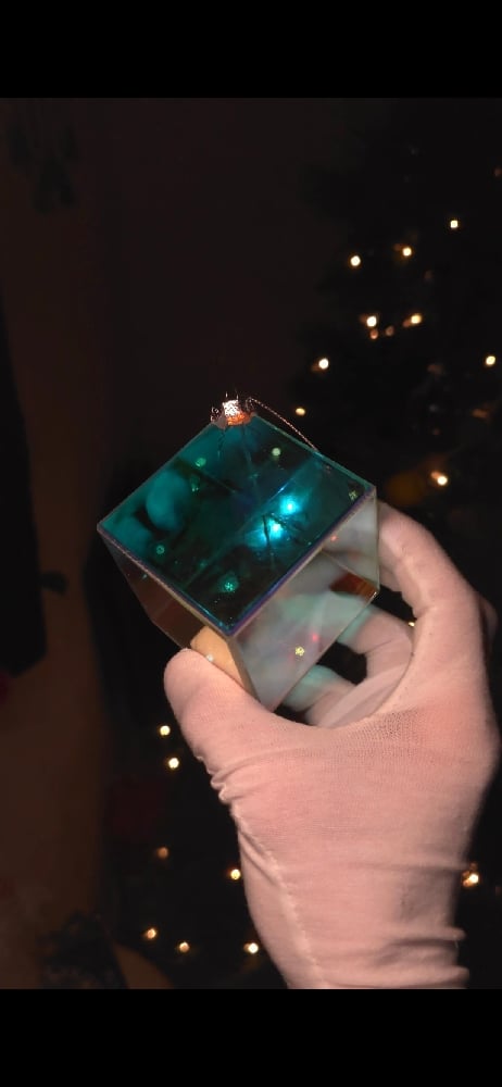 Image of Ornament drop 