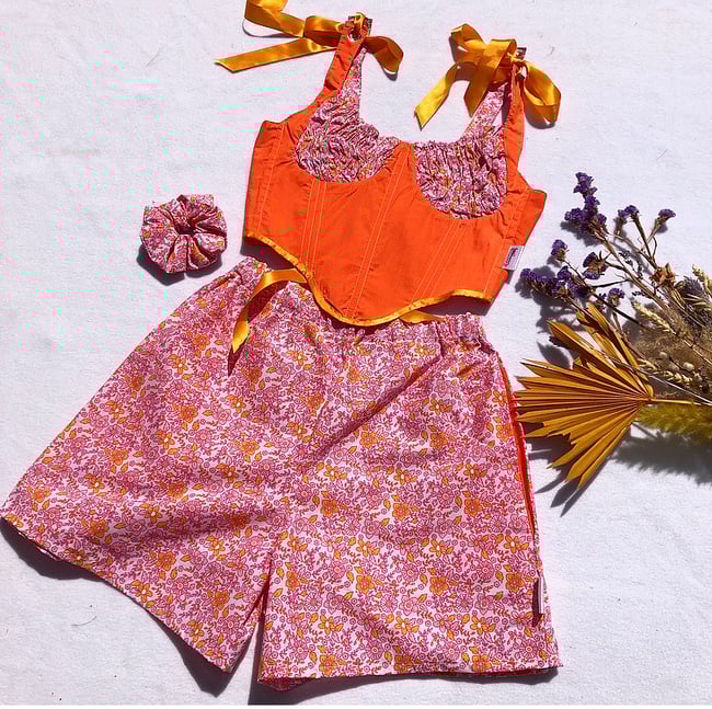 Retro floral shorts with pockets