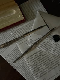 Image 1 of Magnifique porte-plume et ouvre-lettre plaqué argent, XIXÈME siècle