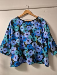 Image 2 of Swing Top- gerbera blues